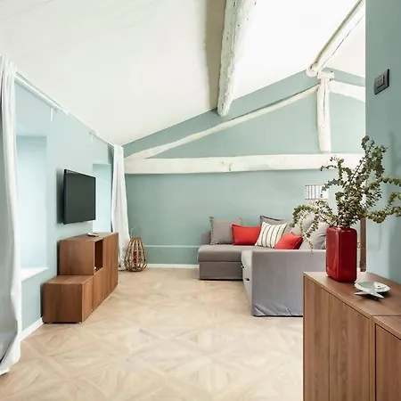 Sweet Retreat Blue Lenno